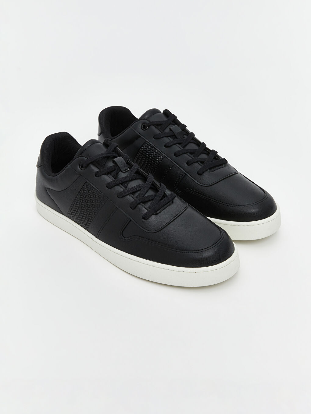 کفش کلاسیک ال سی وایکیکی