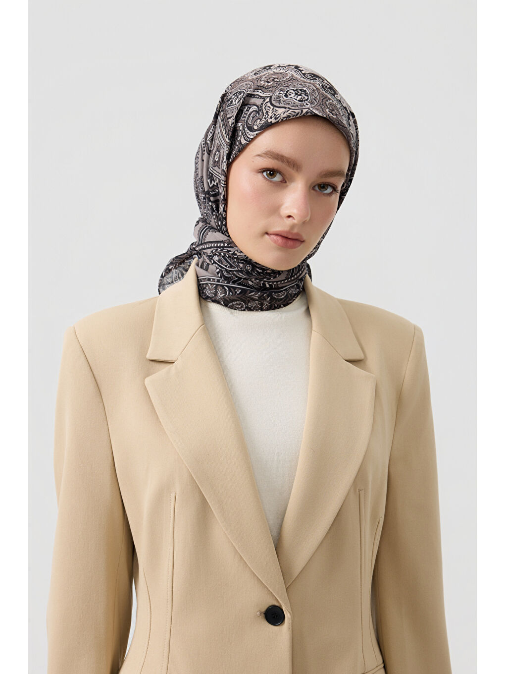 روسری  کیو ای اف